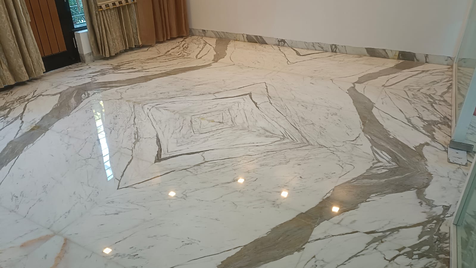 Diamond floor polishing